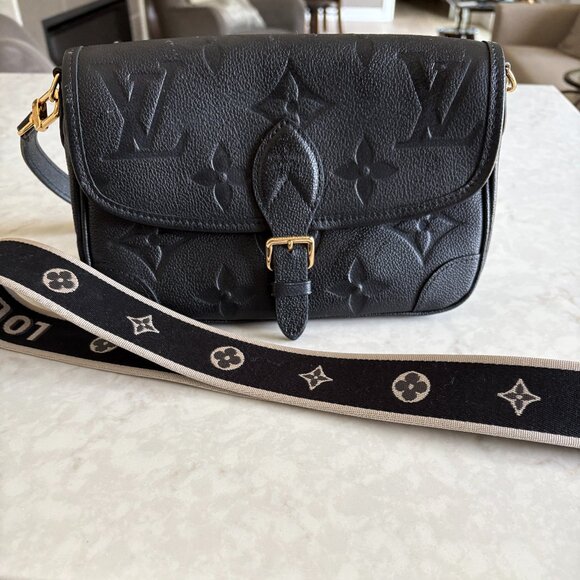 Authentic Louis Vuitton Diane PM Shoulder Bag - Picture 1 of 4